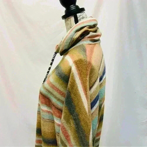 BUCKETLIST | Tops | Bucketlist French Terry Knit Colorblock Sweater Size Small - Picture 8 of 11